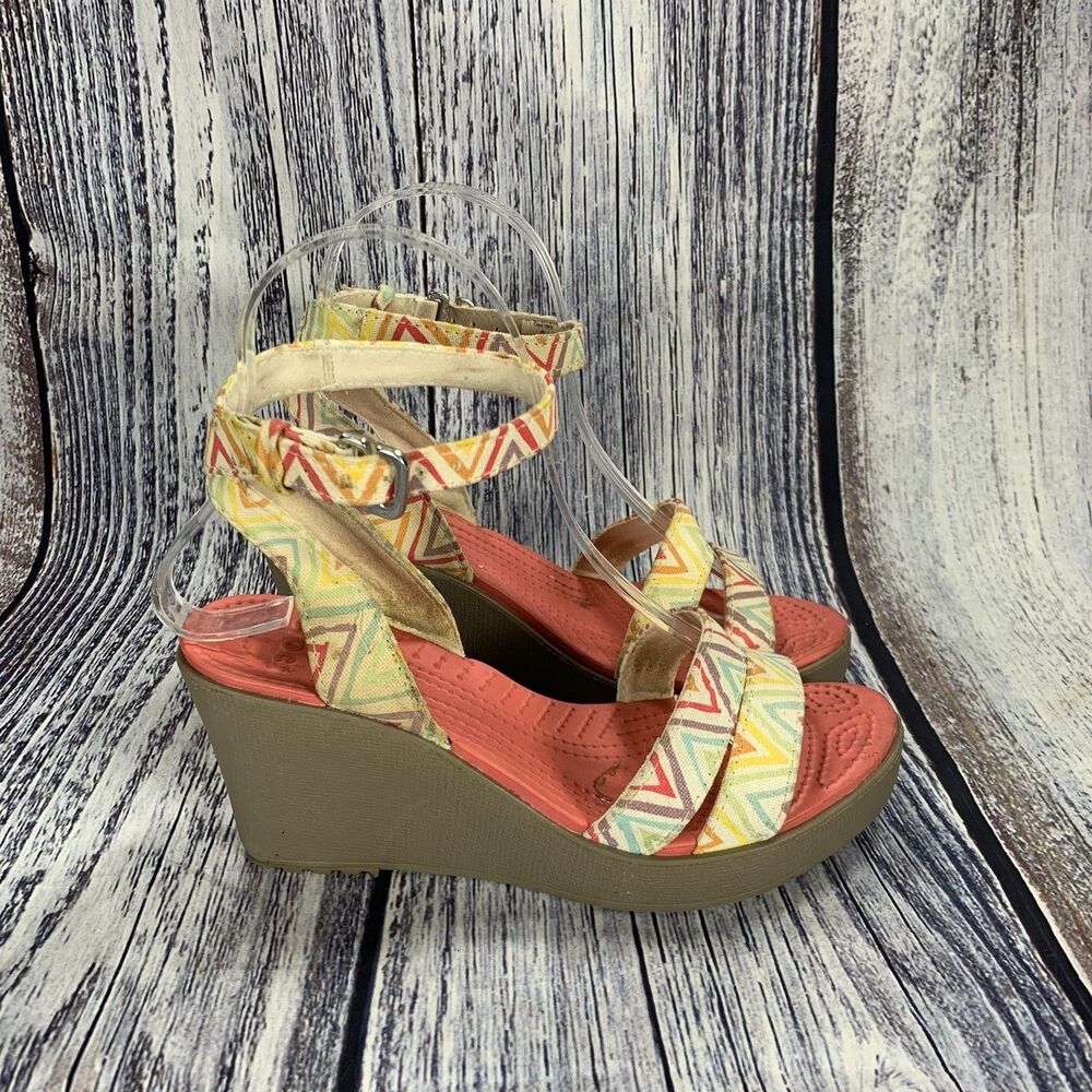 Crocs Leigh II Chevron Stripe Graphic Ankle Strap Wedges Women’s 6